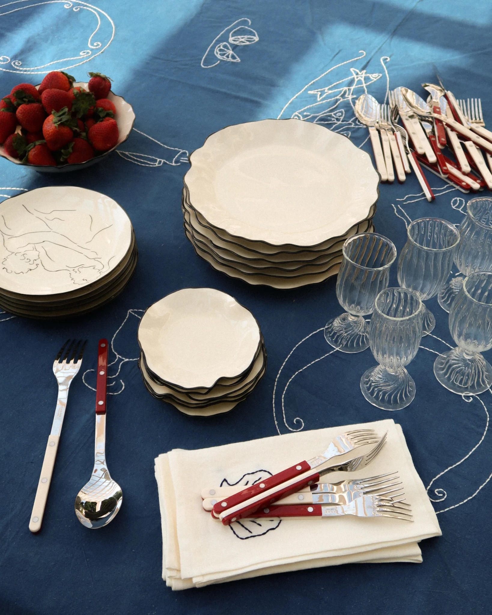 Bistro Cream & Red Flatware Set - Image 7