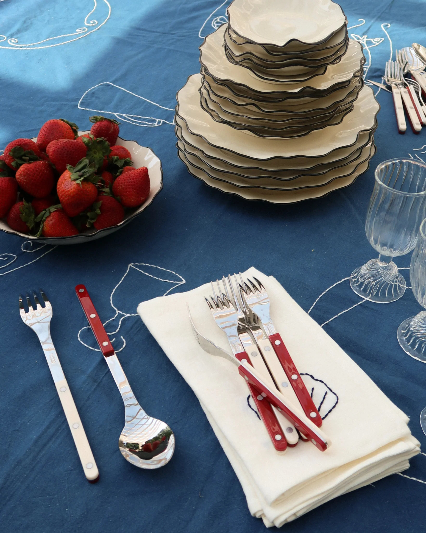 Bistro Cream & Red Serving Set - Image 4