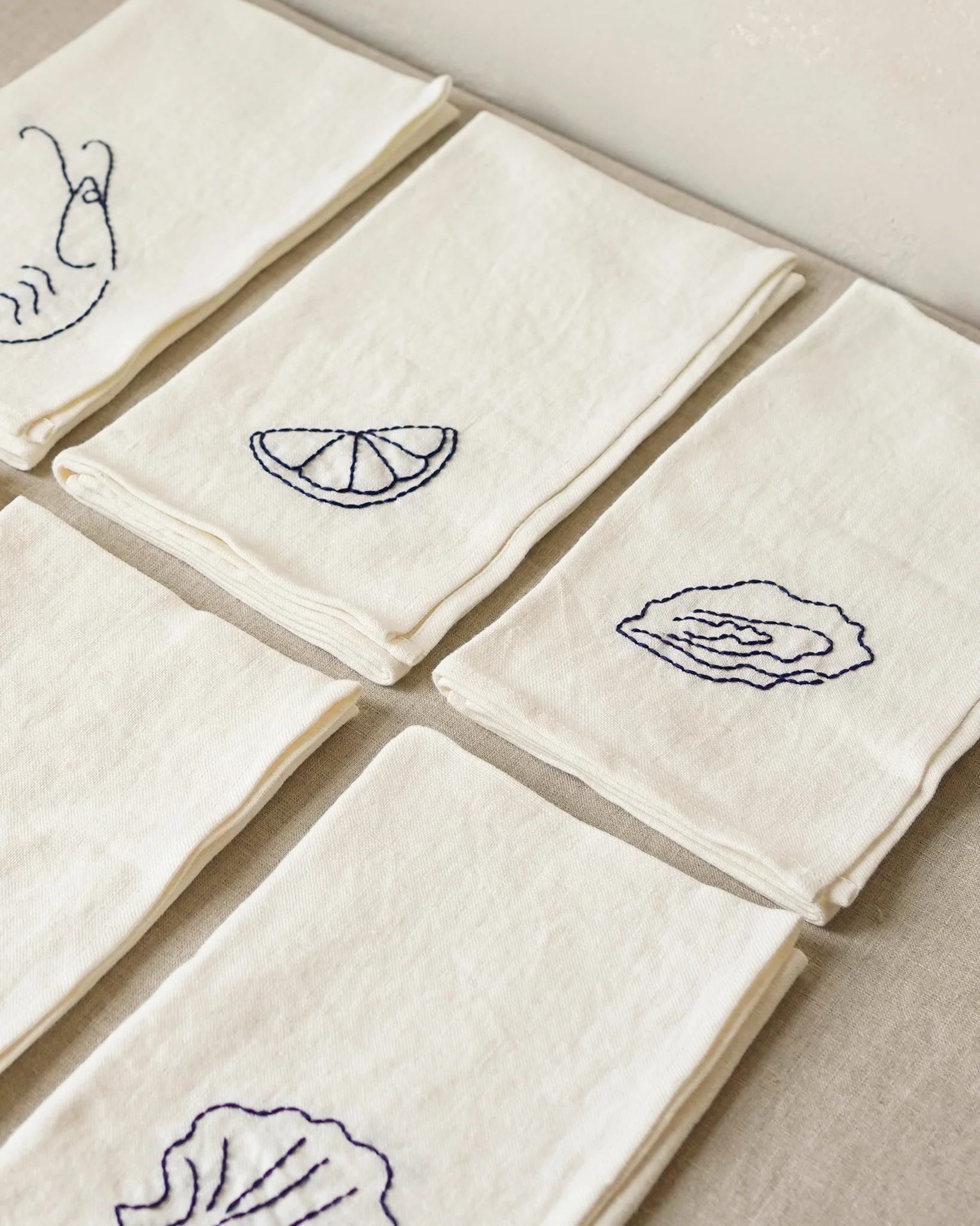 Buffet De Fruits De Mer Embroidered Napkin Set - Image 4