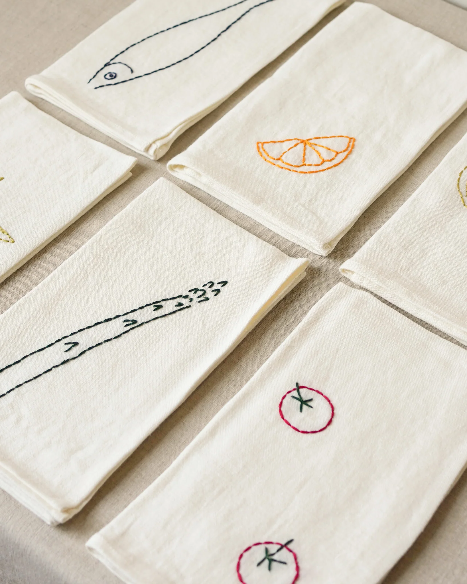 Diner Au Bistrot Embroidered Napkin Set - Image 4