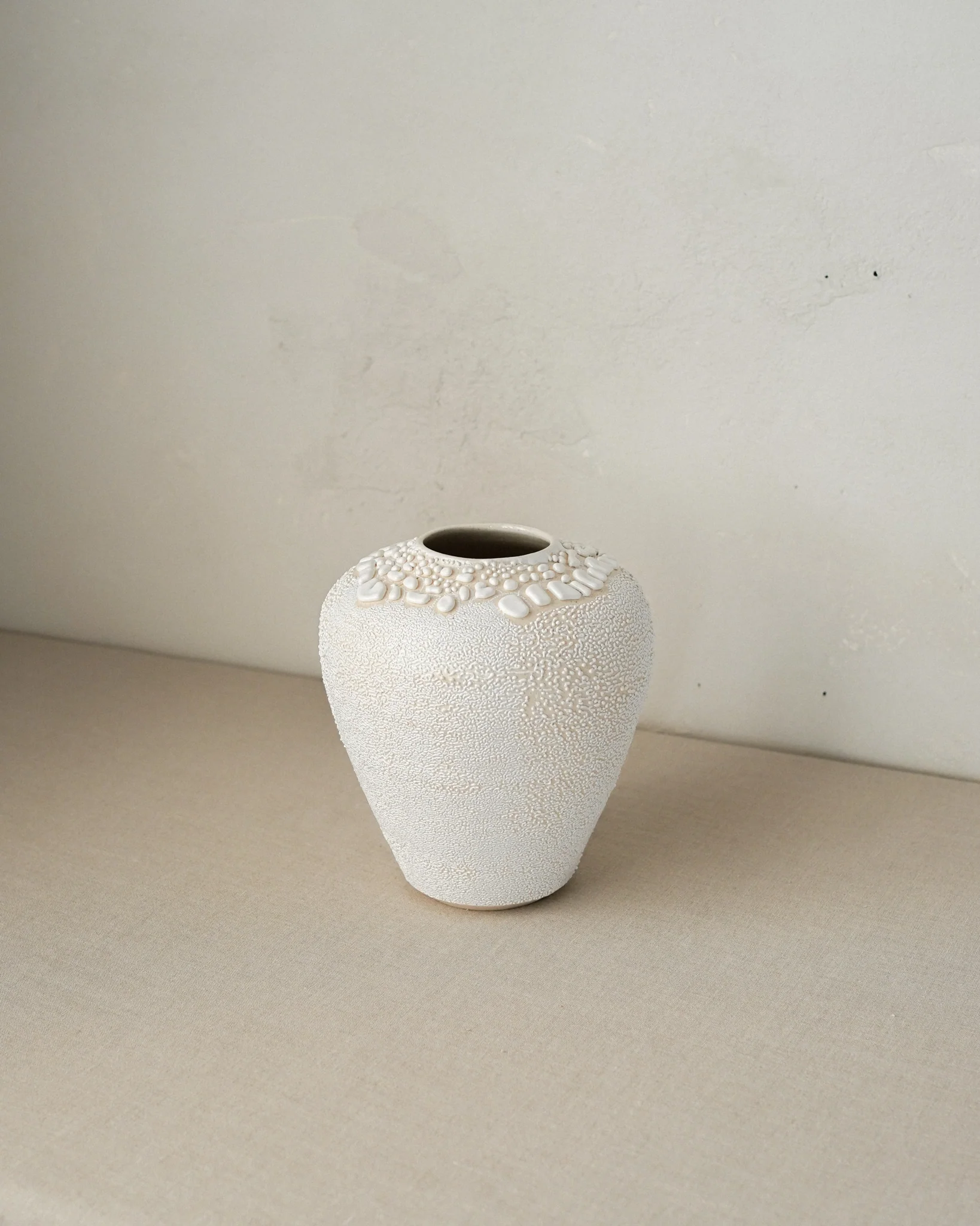 Esme Vase in White Crawl - Image 3