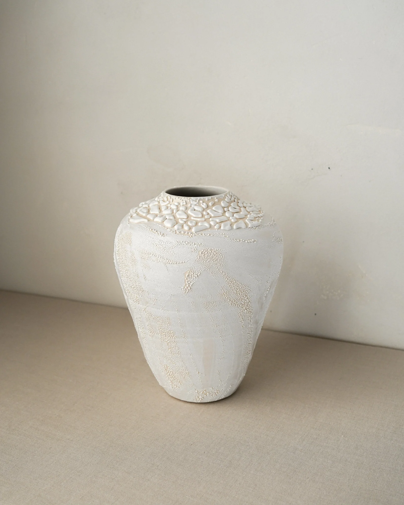 Esme Vase in White Crawl - Image 4