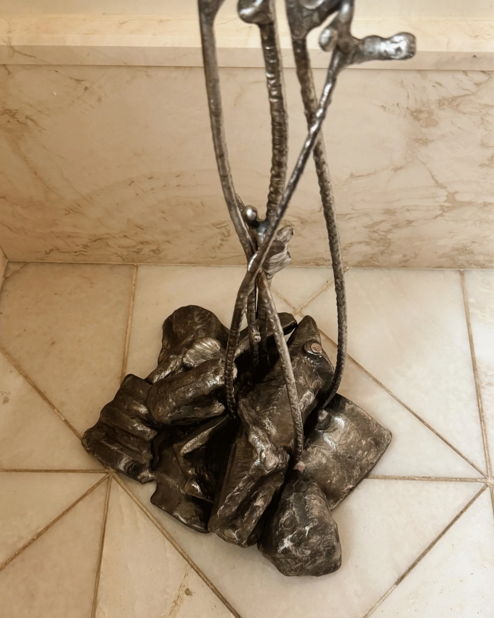 Sculptural Toiletpaper Holder - Image 3