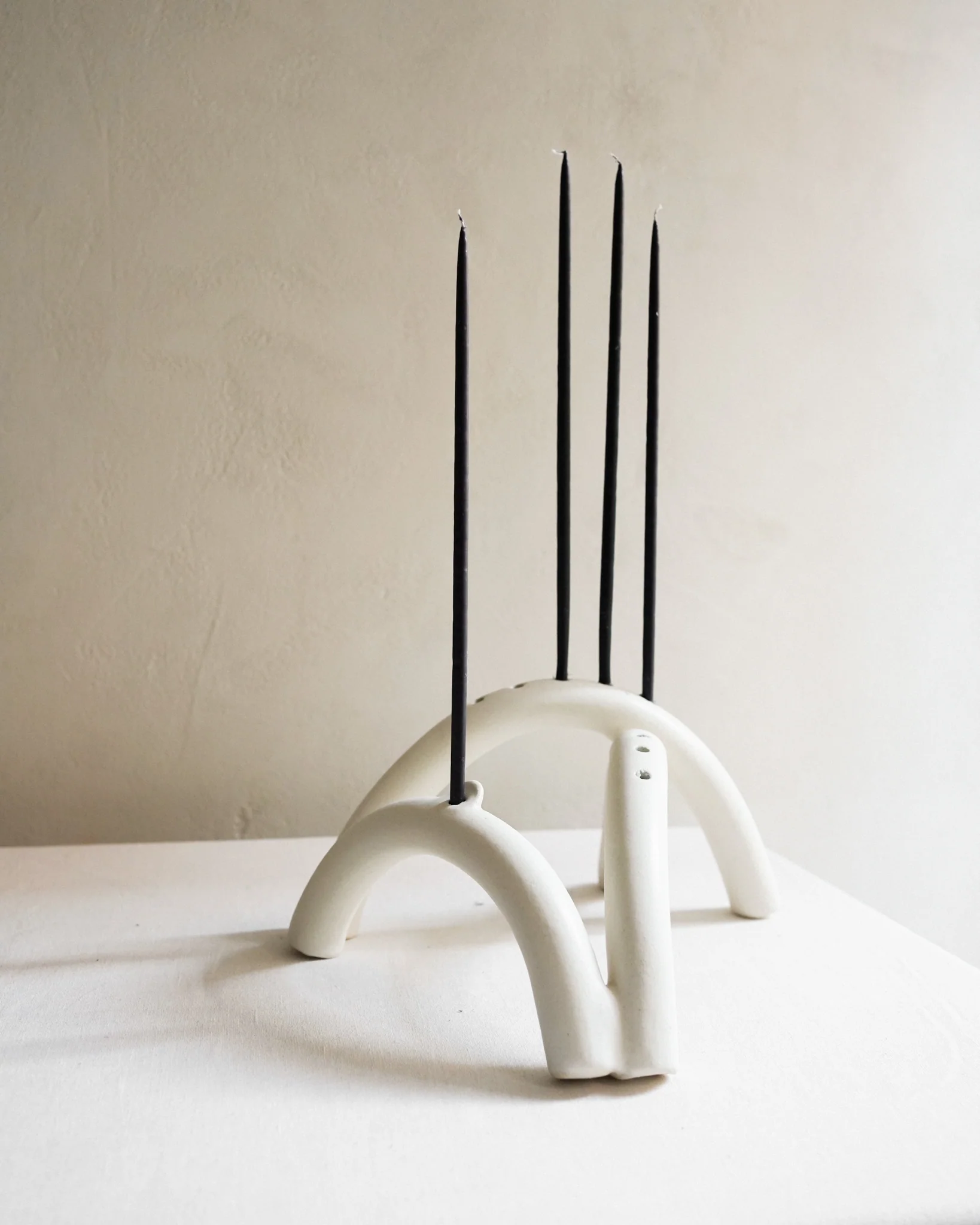 Shaynah Menorah in Blanc