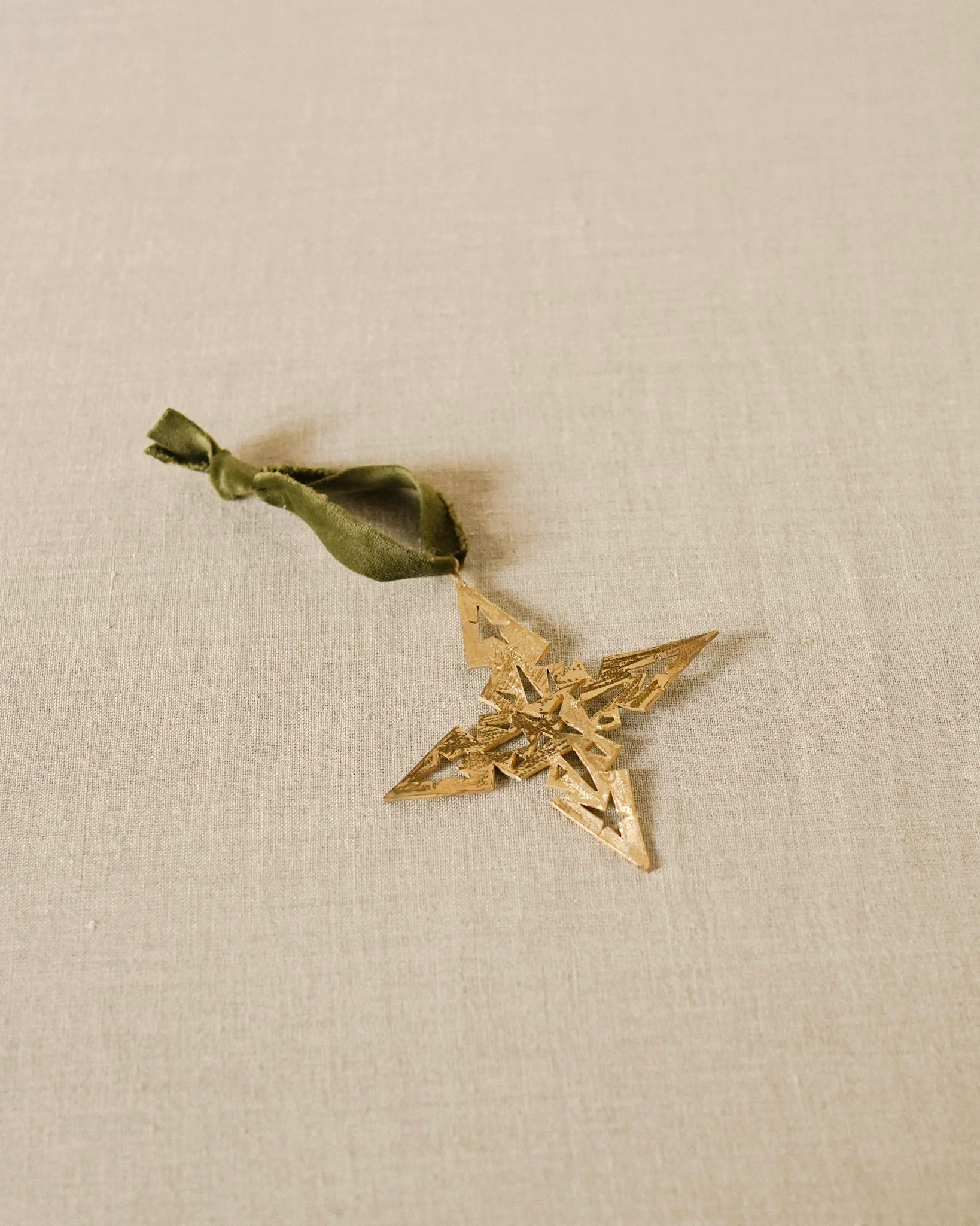 Bronze Star Burst Ornament - Image 4