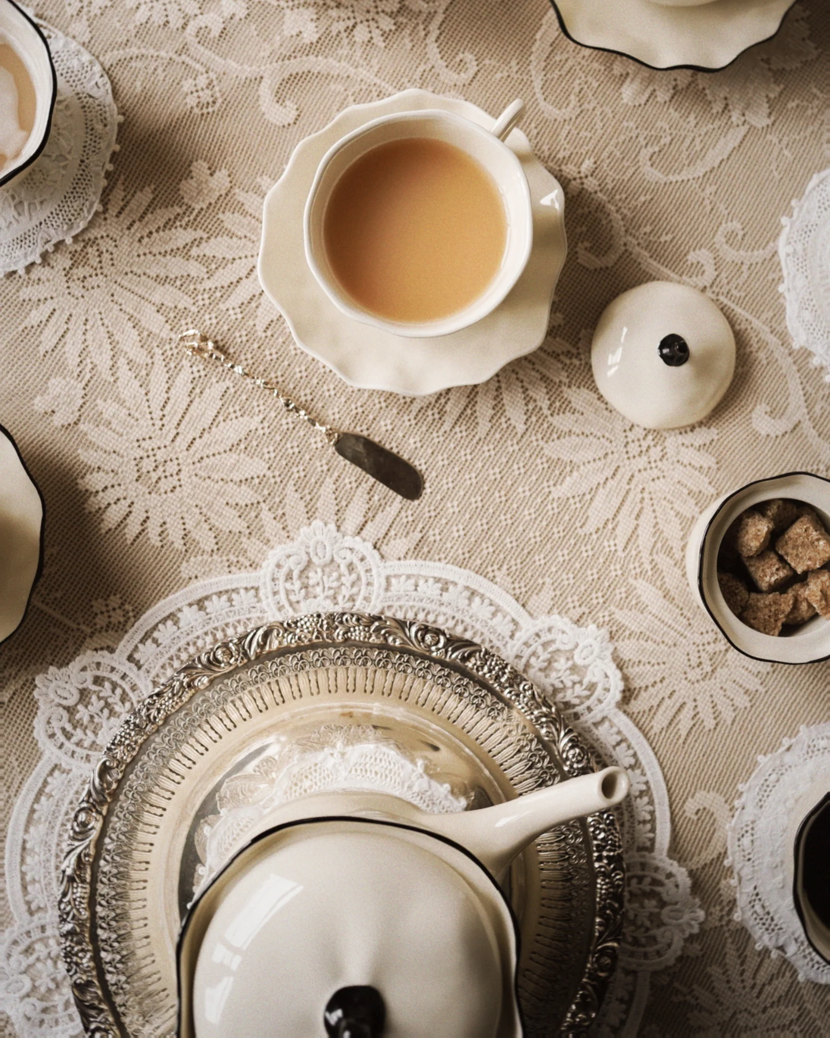 Ribbon Teapot - Image 4