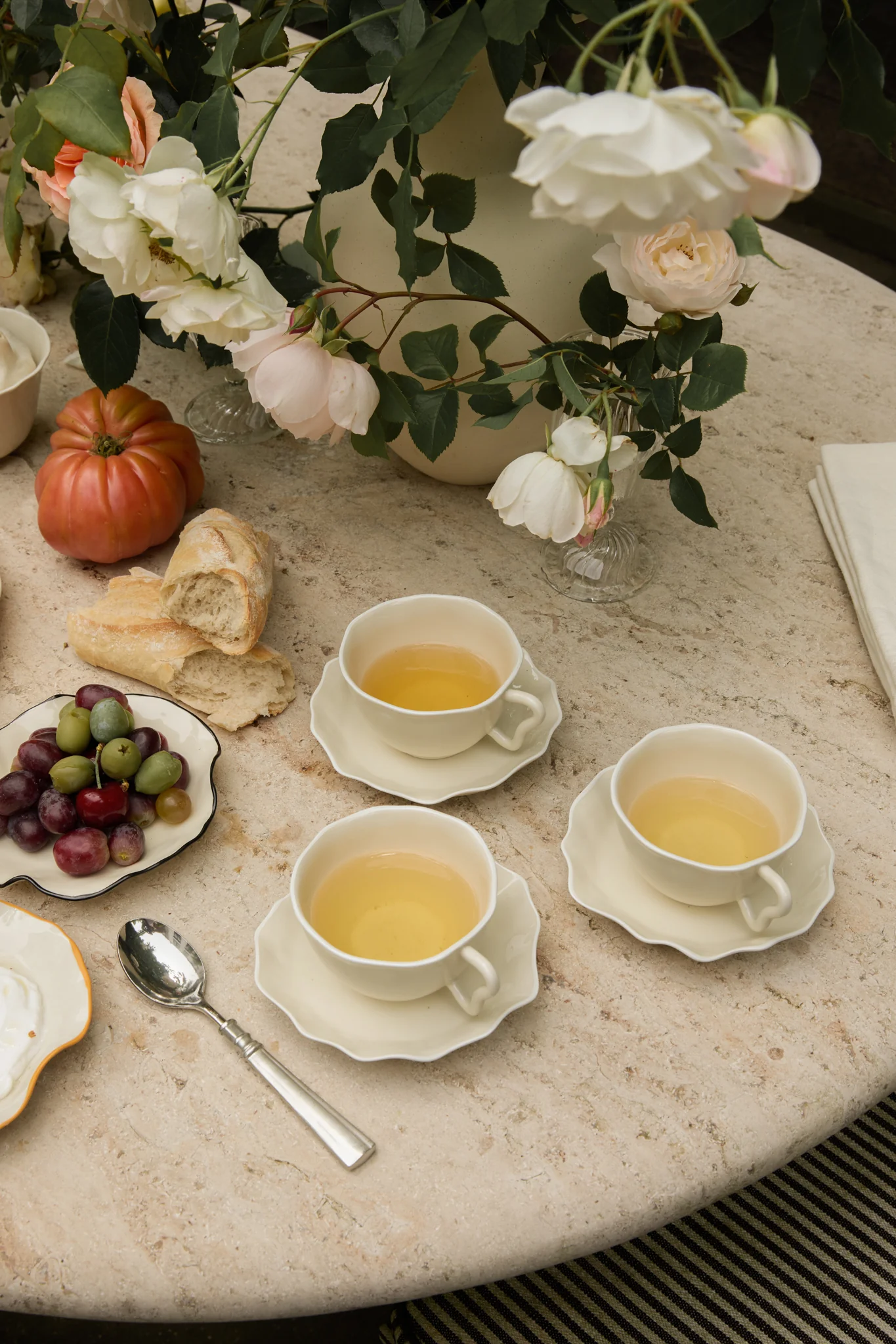 Ribbon Teacup and Saucer, Swan - Image 3